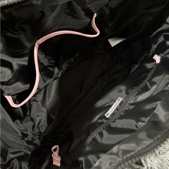 NWT Wildfox Silver Lips Tote Bag – Black Quilted Nylon - Picture 5 of 5